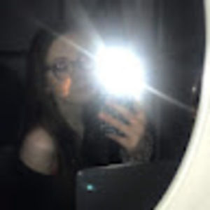 Meet your Posher, Chloe